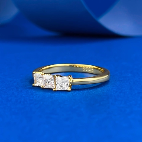 925 Sterling Silver Three-Stone Ring For Women Princess Cut Rhinestone Inlaid Light Luxury Gold Plated Finger Jewelry
