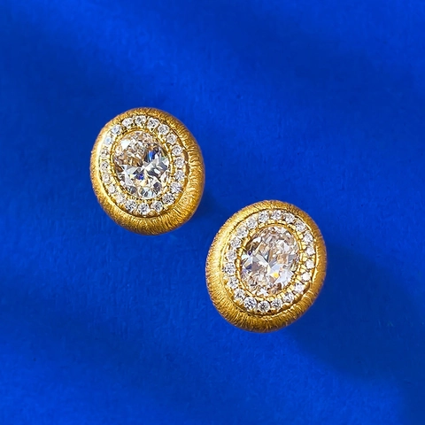 Pendientes de Botón Halo de Plata de Ley S925 Chapados en Oro Forma Ovalada Textura Cepillada Strass Mujer Vintage