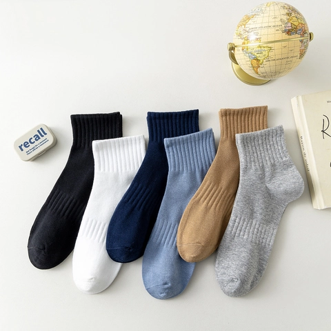 Men's Solid Color Cotton Crew Socks Breathable Ribbed Knit Casual Daily Athletic Mid Calf Socks For Men Comfortable Socks
