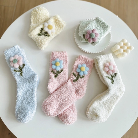 Dames Winter Dikke Koraal Fleece Sokken Warme Pluizige Slaapsokken Met 3D Bloemdecoratie Halverwege de Kuit Huissokken