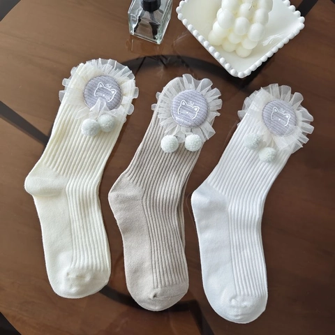 Dolci Calze a Metà Polpaccio in Cotone per Bambini Con Finiture in Pizzo Bianco Pompon Toppa Gatto Calze Decorative per Neonati