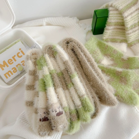 Chaussettes Pelucheuses en Velours de Vison pour Femmes Chaussettes Mi-Mollet Épaisses Chaudes à Carreaux Rayées Motif Cœur Maison Sommeil