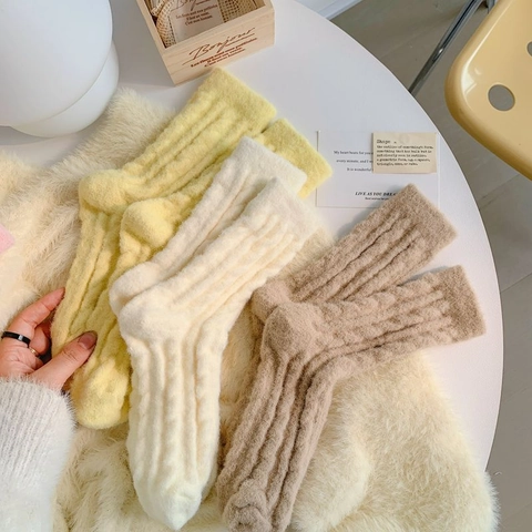 Women Fuzzy Socks Thickened Thermal Nylon Sleep Socks Warm Cable Knit Floor Socks Winter Cozy Home Lounge Hosiery