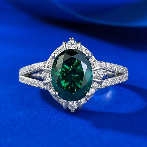 Luxurious 925 Sterling Silver Emerald Green Oval Rhinestone Ring For Women Elegant Vintage Halo Inlaid Fashion Jewelry Party Gift