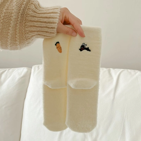 Calcetines Peludos para Mujer Gruesos Cálidos para Dormir Lindo Bordado de Dibujos Animados Nylon Cepillado Invierno