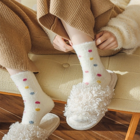 Chaussettes Mi-Tube en Polaire Corail Douceur Dessin Animé pour Femmes Épaisses Chaudes à Pois Rayées Maison Hiver