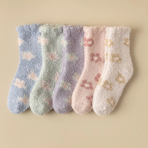 Dames Koraalvlies Verdikte Warme Slaapsokken Winter Japanse Stijl Jacquard Bloemen Pluizige Middenbuis Huissokken Voor Dames