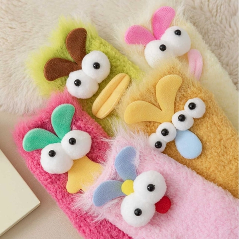 Lustige 3D Cartoon Augen Plüsch Bodensocken Für Damen Warm Verdickte Korallenvlies Wadenhohe Haussocken Süße Weiche Winterschlafsocken