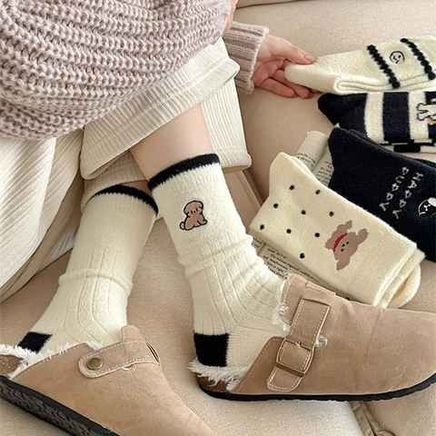 Chaussettes d'Hiver Épaisses pour Femmes en Mélange de Coton Chaud Broderie Chiot Dessin Animé Rayures Pois Chaussettes de Sommeil