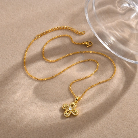 Elegante Collana Con Ciondolo a Forma di Fiore in Rame per Donna Con Zirconia AAA Placcata Oro Gioielli Scintillanti Regalo