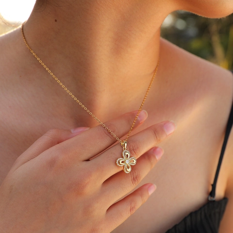 Elegante Collana Con Ciondolo a Forma di Fiore in Rame per Donna Con Zirconia AAA Placcata Oro Gioielli Scintillanti Regalo
