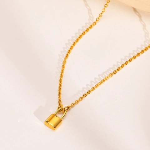 Collana con Ciondolo a Lucchetto in Acciaio Inossidabile Oro Minimalista per Donna Gioielli di Moda Personalizzati Regalo