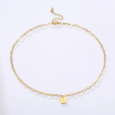Collar Minimalista de Acero Inoxidable Con Colgante Cuadrado Good Luck para Mujer Cadena de Clip Chapada en Oro 18K Joyería