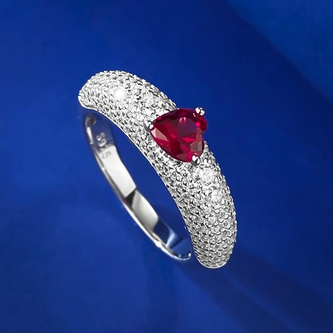925 Sterlingsilber Herz Ring Taubenblutrot Herzform Stein Pave Strass Luxus Hochzeit Party Ringe Für Damen