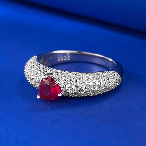925 Sterlingsilber Herz Ring Taubenblutrot Herzform Stein Pave Strass Luxus Hochzeit Party Ringe Für Damen