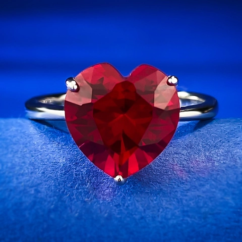 925 Sterling Silver Heart Ring For Women Elegant Red Rhinestone Inlaid Heart Shaped Band Anniversary Wedding Jewelry Gift