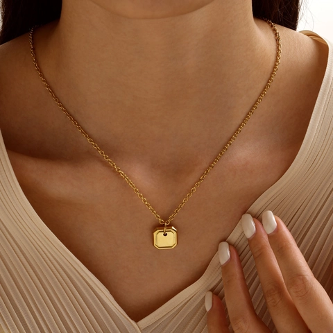 Collana con Pendente Quadrato Geometrico in Acciaio Inossidabile Minimalista da Donna Catena a Clavicola Placcata Oro Gioielli Moda