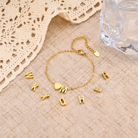 Pulsera de Acero Inoxidable Chapado en Oro Con Letra Inicial y Dije de Corazón Para Mujer Accesorios de Joyería de Personalidad