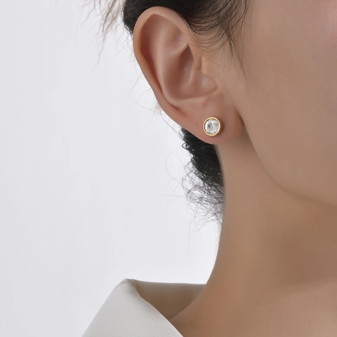 Orecchini A Lobo In Acciaio Inossidabile Placcato Oro Con Zirconia Cubica AAA Castone Rotondo Per Donna Classico