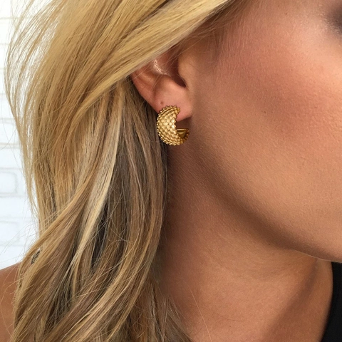 Orecchini a Cerchio a C in Acciaio Inossidabile con Texture Granulare Vintage Minimalisti Placcati in Oro per Donna Gioielli Regalo