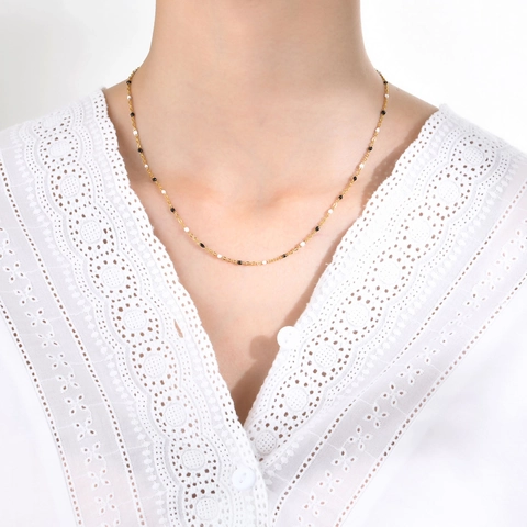 Collana in Acciaio Inossidabile Placcato Oro per Donna Perline di Smalto Nero Bianco Gioielli a Catena Geometrica Regalo