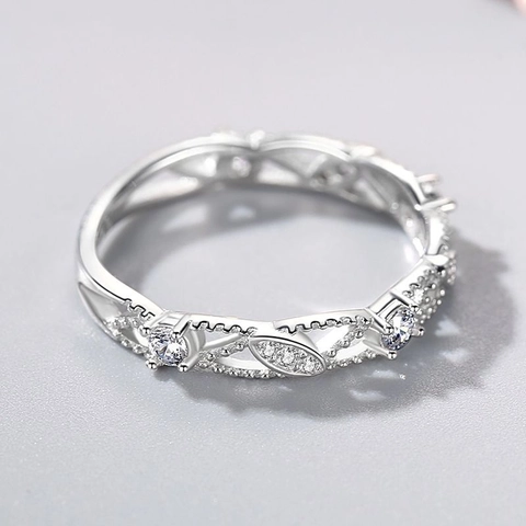 Anello in Argento Sterling 925 a Forma di Foglia per Donna Delicato Anello Traforato con Intarsio in Zirconia Gioielli Raffinati Regalo di Nozze