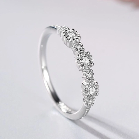 925 Sterling Silver Minimalist Ring For Women Simple Round Rhinestone Pave Band Ring Daily Fashion Jewelry Accessory