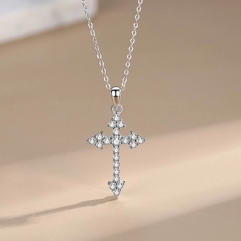 Elegant 925 Sterling Silver Cross Pendant Necklace For Women Sparkling Zirconia Inlaid Clavicle Chain Fashion Jewelry Accessory Gift