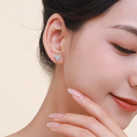 Boucles d'Oreilles Clous Cœur Romantique en Argent Sterling S925 pour Femmes Bijoux de Mode avec Strass Pavés Étincelants Minimalistes