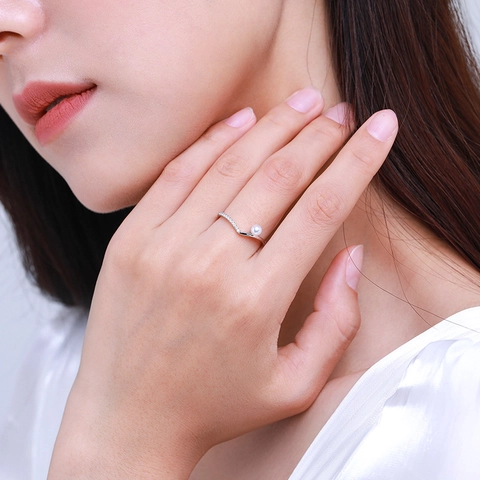 Anillo de Plata de Ley 925 en Forma de V para Mujer Minimalista con Perla Artificial y Strass Anello Cerrado Joyería