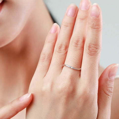 Minimalistischer 925 Sterling Silber Wellenring Für Damen Mikro-Eingelegter Zirkonia Dünner Stapelbarer Ring Elegantes Schmuckgeschenk