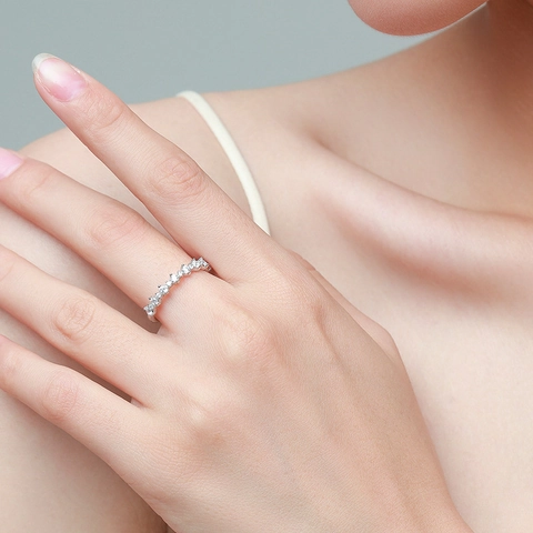 Lussuoso Anello a Fascia Impilabile a Onda in Argento Sterling 925 Donna Elegante Strass Intarsiato Gioielli Matrimonio