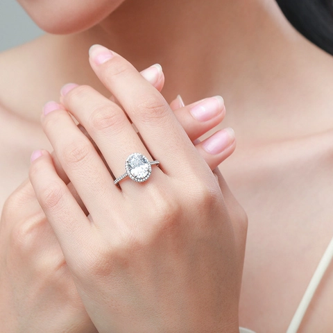 Luxury Oval Cut Zirconia Ring 925 Sterling Silver Halo Engagement Ring For Women Elegant Wedding Jewelry Anniversary Gift