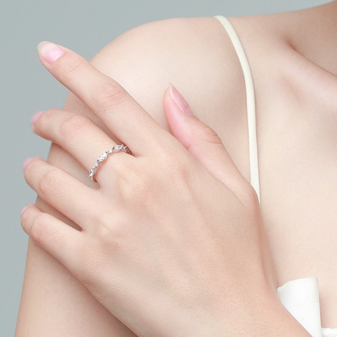 Anillo de Plata de Ley 925 con Circonita Corte Marquesa Elegante Pulido Chapado en Oro Blanco Anillo Apilable para Mujer Joyería Fina