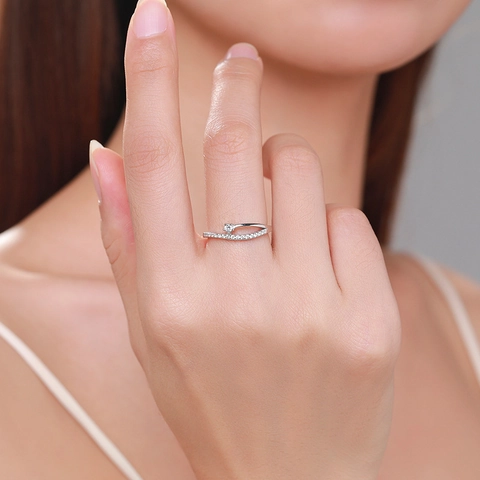 Elegante Anello Incrociato in Argento Sterling 925 per Donna con Zirconia Micro Intarsiata Anello Chic Gioielli di Lusso Regalo