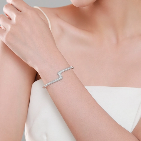 Luxus 925 Sterlingsilber Wellenarmreif Für Damen Nischen-Design Strassbesetzt Mode Personalisierter Schmuck Geschenk