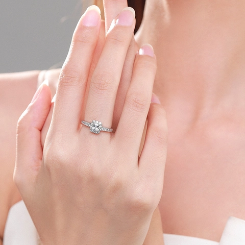Lussuoso Anello in Argento Sterling 925 con Zirconia Taglio Radiante Elegante Anello da Fidanzamento e Matrimonio Pavé Halo Donna