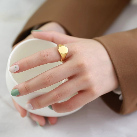 Minimalist Stainless Steel Signet Ring For Women High Polished Oval Flat Top Smooth Band Ring Daily Fashion Jewelry Gift