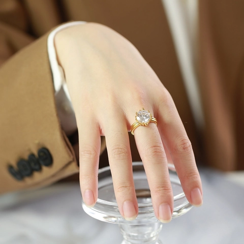 Luxus Gold Plattiert Edelstahl Statement Ring Mit Großen Rundem Zirkonia Elegant Mode Finger Schmuck Für Damen