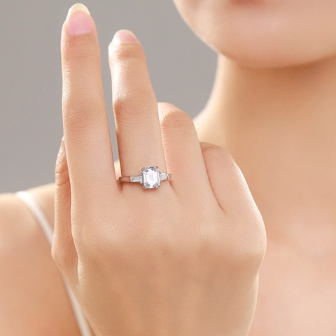 Luxurious 925 Sterling Silver Emerald Cut Zirconia Ring Elegant Three Stone Design Geometric Inlaid Ring For Women Fashion Jewelry