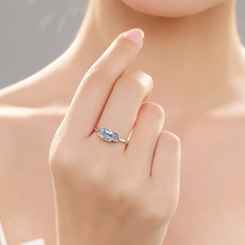 Anello Geometrico in Argento Sterling 925 con Zirconia per Donna Gioielli da Mano con Taglio Smeraldo Scintillante Regalo per Matrimonio Festa