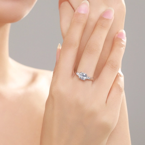 925 Sterling Silver Cushion Cut Three Stone Zirconia Ring Elegant Shiny Simulated Diamond Engagement Wedding Ring For Women Fashion Jewelry