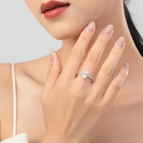 Luxurious 925 Sterling Silver Pear Shaped Zirconia Ring For Women Elegant Teardrop Cubic Zirconia Engagement Wedding Jewelry