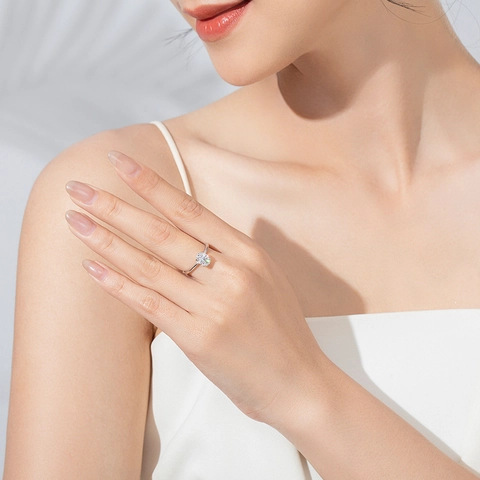 Luxury 925 Sterling Silver Oval Zirconia Ring For Women Classic Four-Prong Inlaid Wedding Engagement Jewelry Gift