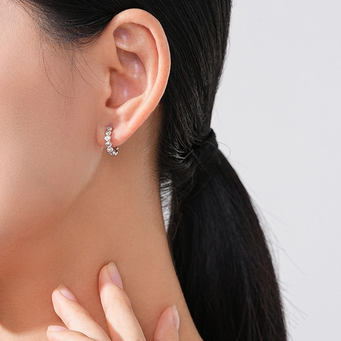S925 Sterlingsilber Herzförmige Creolen Für Damen Mit Zirkonia Mikroeinlage Leichter Luxus Design Exquisite Schmuck Geschenk
