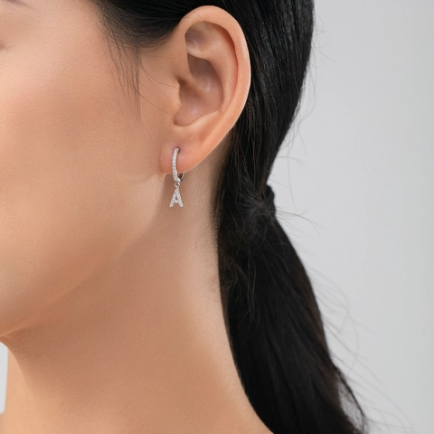 Enkele 925 Sterling Zilveren Alfabet Letter Huggie Hoop Oorbellen Voor Vrouwen Ingelegde Zirconia Minimalistische Sieraden