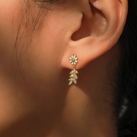 925 Sterling Silver Daisy Flower Drop Earrings For Women Elegant Enamel White Petal Leaf Inlaid Zirconia Dangle Earrings Jewelry