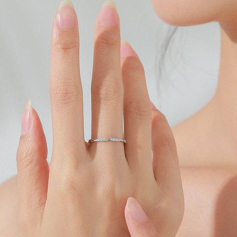 925 Sterling Silver Zirconia Twisted Band Ring For Women Minimalist Stackable Mobius Loop Finger Ring Simple Jewelry