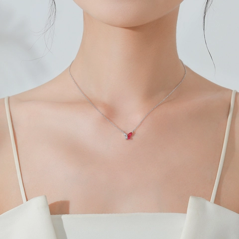 Elegante Collana Con Pendente a Farfalla in Argento Sterling 925 per Donna Design Asimmetrico con Zirconia Rosa Gioielli