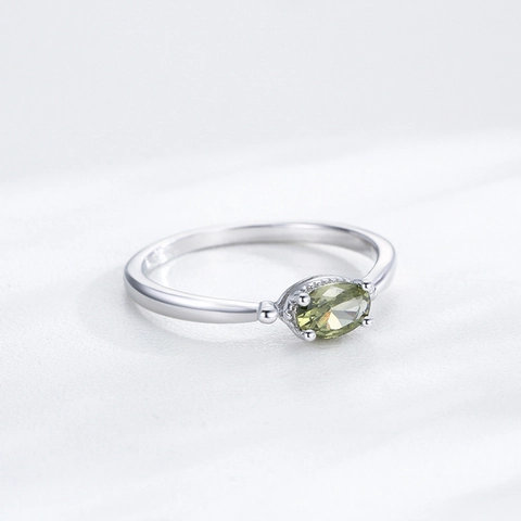 925 Sterling Silver Jewelry Set For Women French Niche Olive Green Oval Zirconia Pendant Necklace And Ring Fashion Jewelry